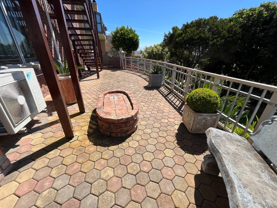 4 Bedroom Property for Sale in Hartenbos Heuwels Western Cape